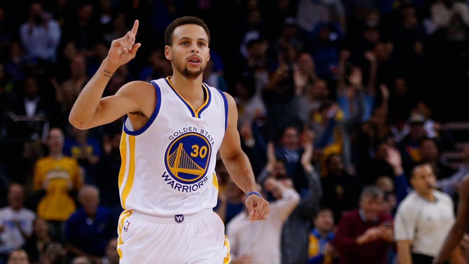 How much money Stephen Curry earned in NBA? Exploring his Warriors