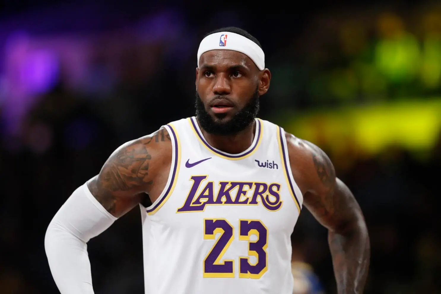LeBron James a career 39K points during Jazz vs Lakers game to become the first player to achieve that feat