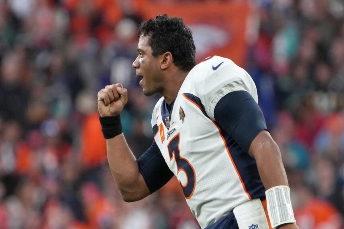 Why is Russell Wilson benched reddit?